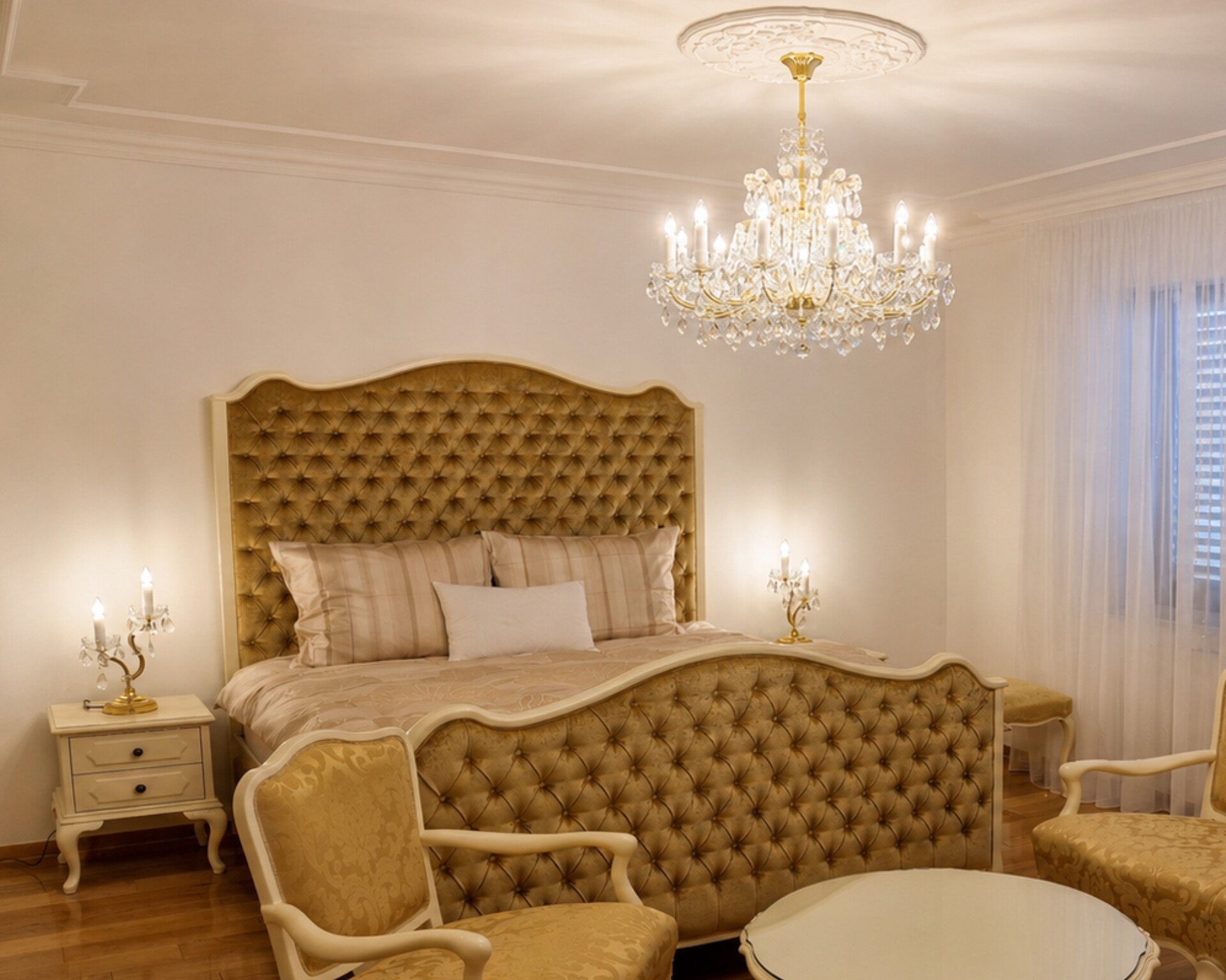 Main bedroom in neo-baroque style with a large Maria Theresa-style crystal chandelier above the bed