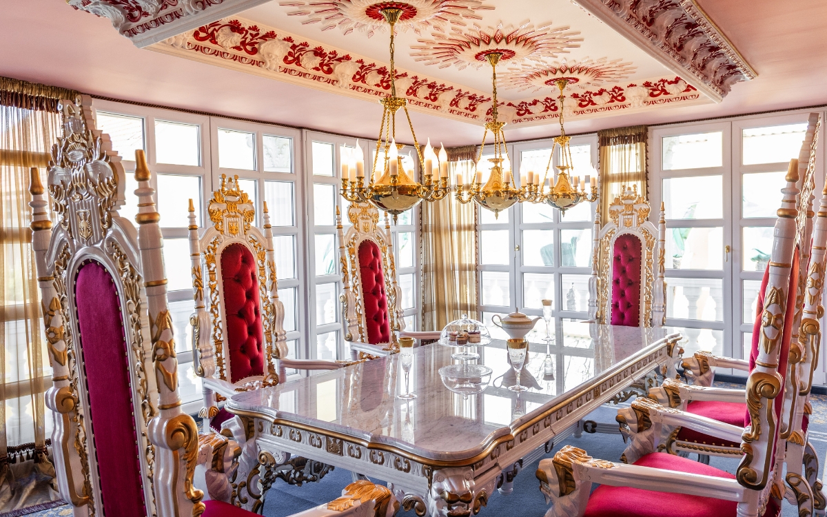 Brass chandelier L384