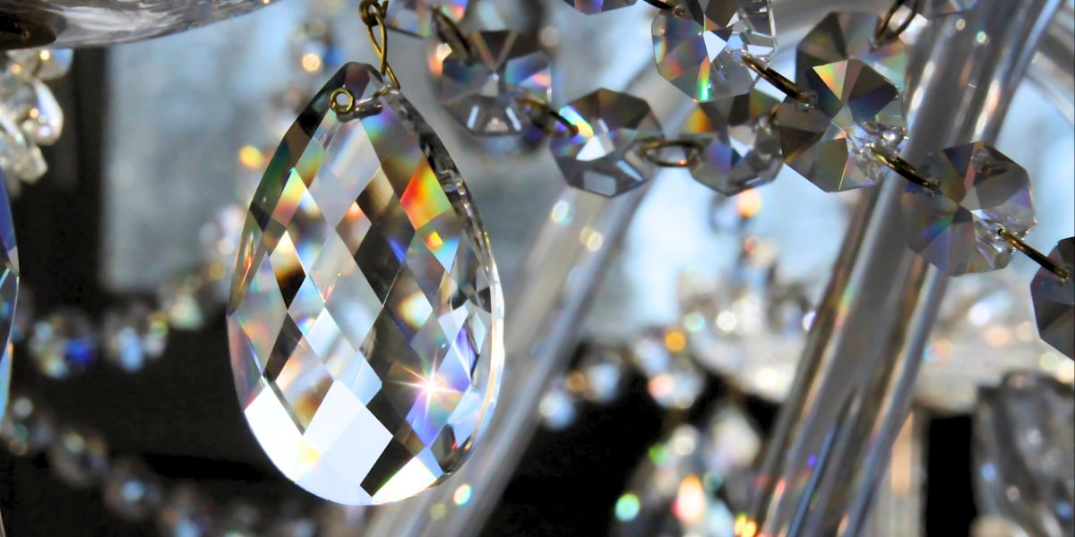 How to Recognize the Difference Between Czech Crystal and Its Imitations