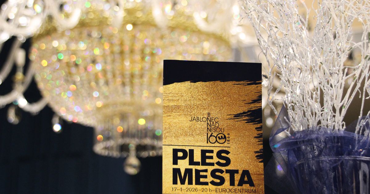 How an ArtCrystal Tomeš Chandelier Lit Up the City Ball