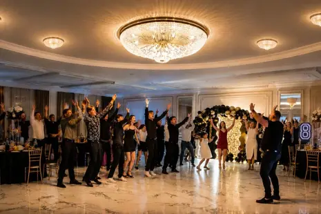 How Lighting Shapes the Guest Experience and Revenue: Crystal Chandeliers as Part of Your Hotel Strategy