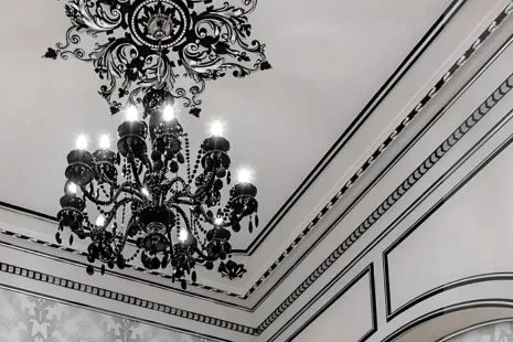 How to Illuminate History? Crystal Chandeliers in Castles and Châteaux