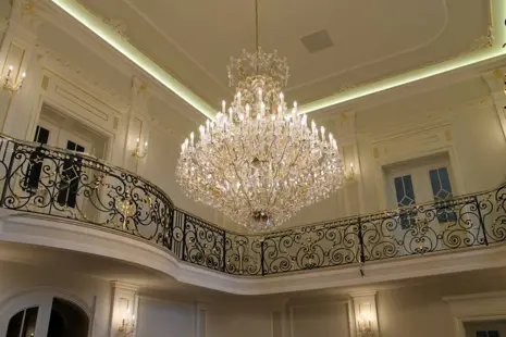 How to Recognize the Difference Between Czech Crystal and Its Imitations