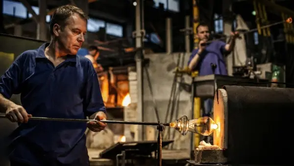The making of crystal chandeliers